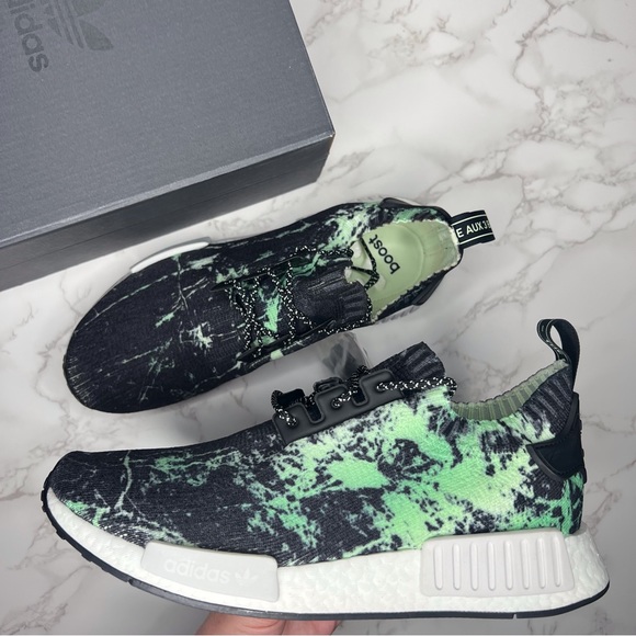 Adidas NMD R1 Primeknit - Picture 8 of 16